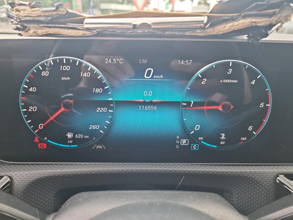 MERCEDES - MER A BERLINE 180 d 116PK DCT Launch Edition AMG Line With Heated Seats & Widescreen CockPit photo