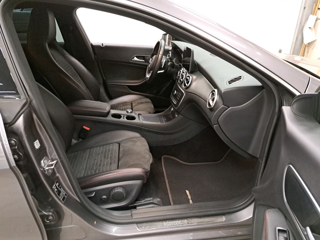 MERCEDES - MER CLA SHOOTING BRAKE 200 d DCT 136PK Design AMG line & Pack Professional & Heated Seats & Pano Roof photo