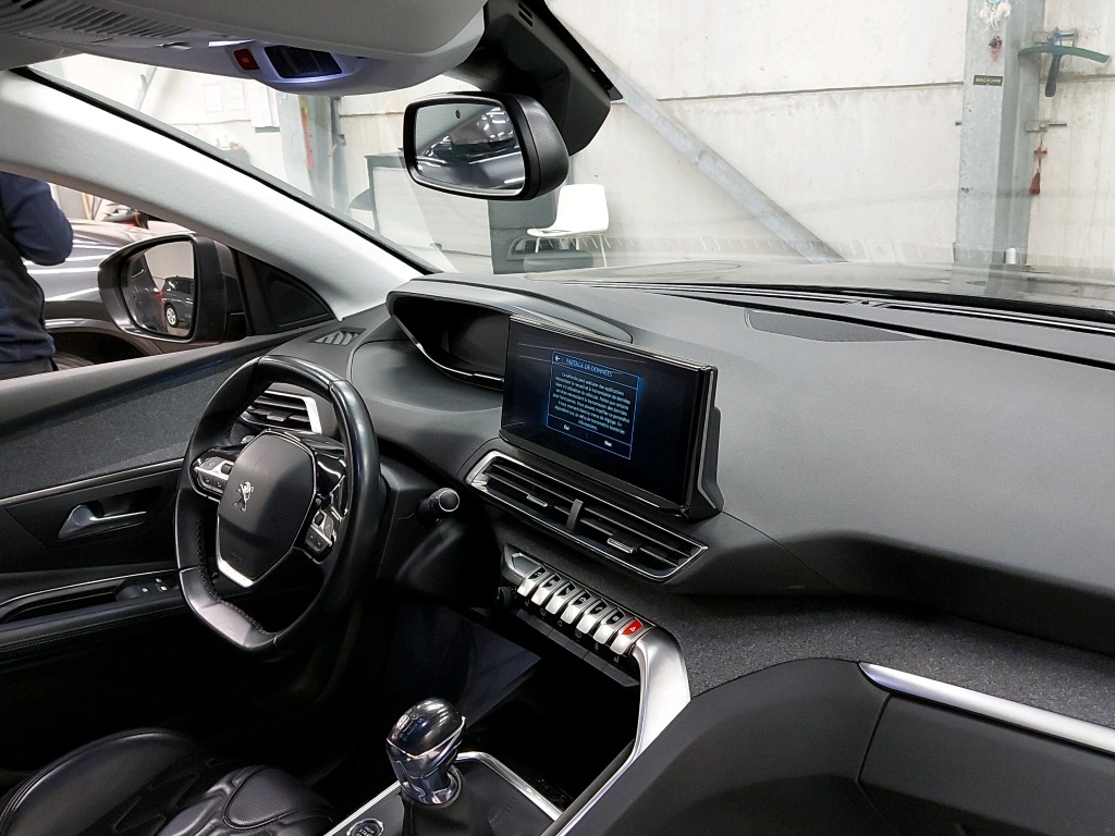 PEUGEOT - PEU 3008 BlueHDi 130PK Allure Pack Pack Leather Nappa With Heated Seats & Drive Assist & Towing Hook photo