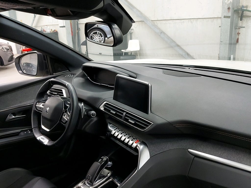 PEUGEOT - PEU 3008 BlueHDi 177PK EAT8 GT LINE With Heated Seats & Pack Drive Assist & Safety Plus & VisioPark II photo
