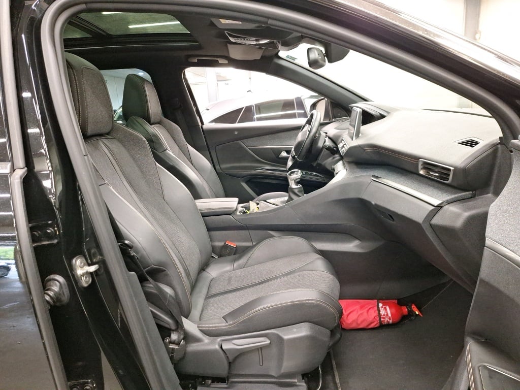 PEUGEOT - PEU 5008 1.2 PureTech 130PK GT Line With Two Removable Seats & Heated Seats & VisioPark II & Focal HiFi & Glass Pano Roof * PETROL * photo