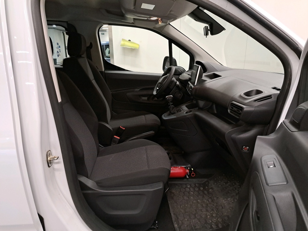 PEUGEOT - PEU RIFTER BlueHDi 102PK Active With Two Sliding Doors & Connect Nav & DAB & Rear Park Sensors photo