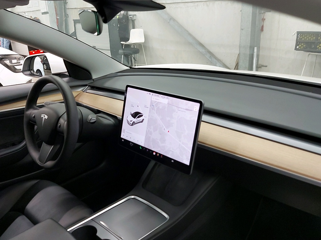 TESLA - TES MODEL 3 Long-Range Dual Motor 476PK & 19 Inch Alloy * ELECTRIC * photo