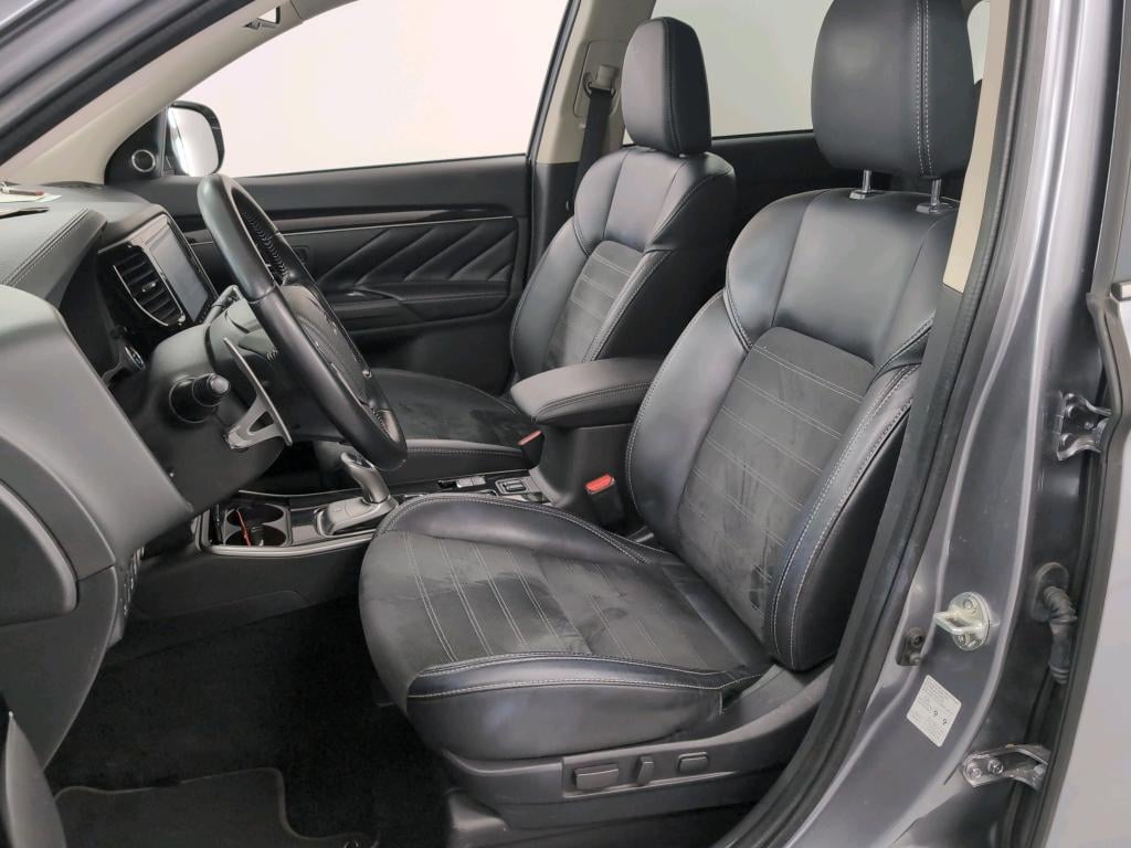 MITSUBISHI OUTLANDER - 2019 2.4i 4WD PHEV Business Edition SDA-NAV photo