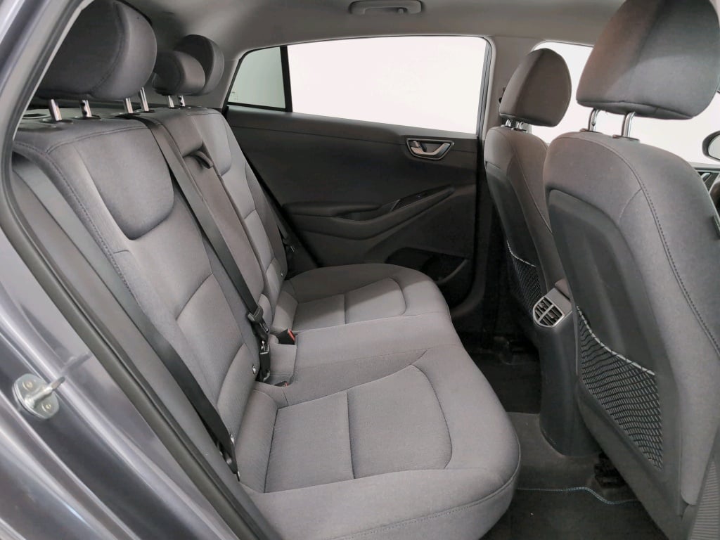 HYUNDAI IONIQ 1.6 PLUG-IN HYBRID FEEL photo