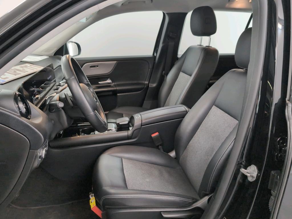 MERCEDES-BENZ CLASS GLB DIESEL (X247) GLB 200 d Business Solution photo