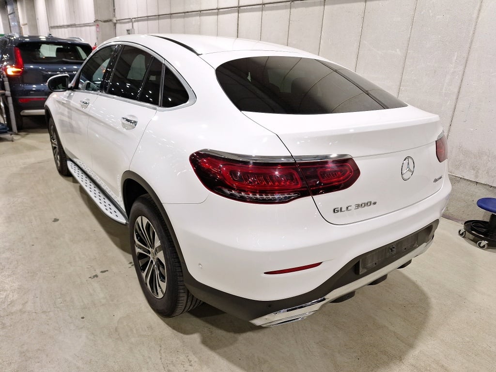 MERCEDES-BENZ GLC COUPAu2030 2.0 GLC 300 E PHEV 4MATIC 4WD AUTO photo