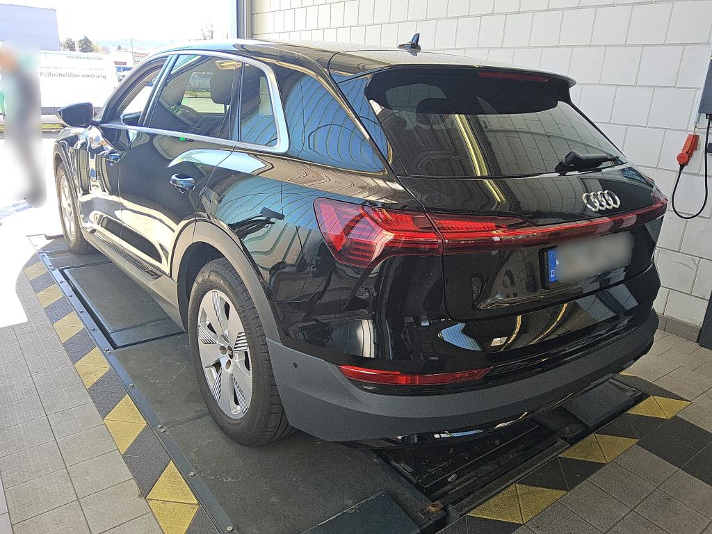 Audi 50 quattro basis E-tron photo