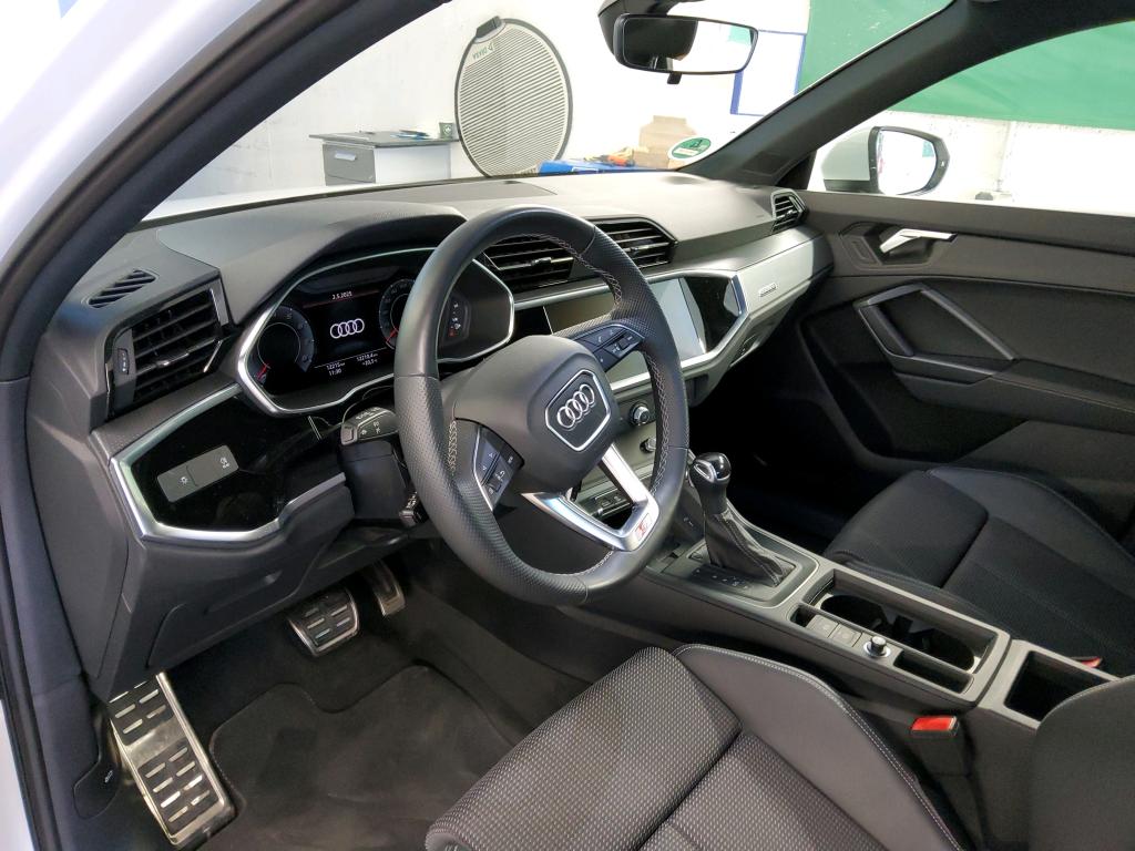 Audi 40 TFSI quattro S line Q3 Sportback photo