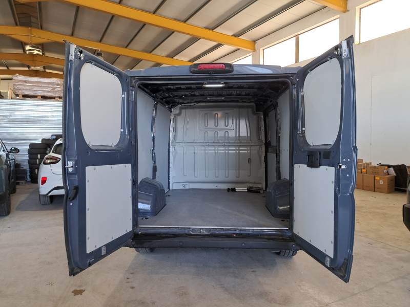 PEUGEOT BOXER / 2014 / 4P / FURGONE 330 L1H1 2.2 BLUEHDI 120CV SeS photo