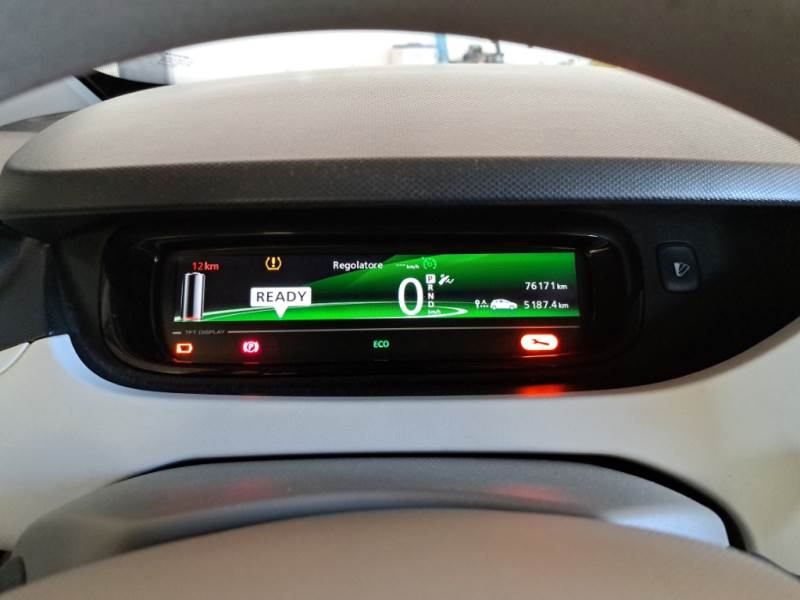 RENAULT ZOE / 2013 / 5P / BERLINA ZOE LIFE R90 photo