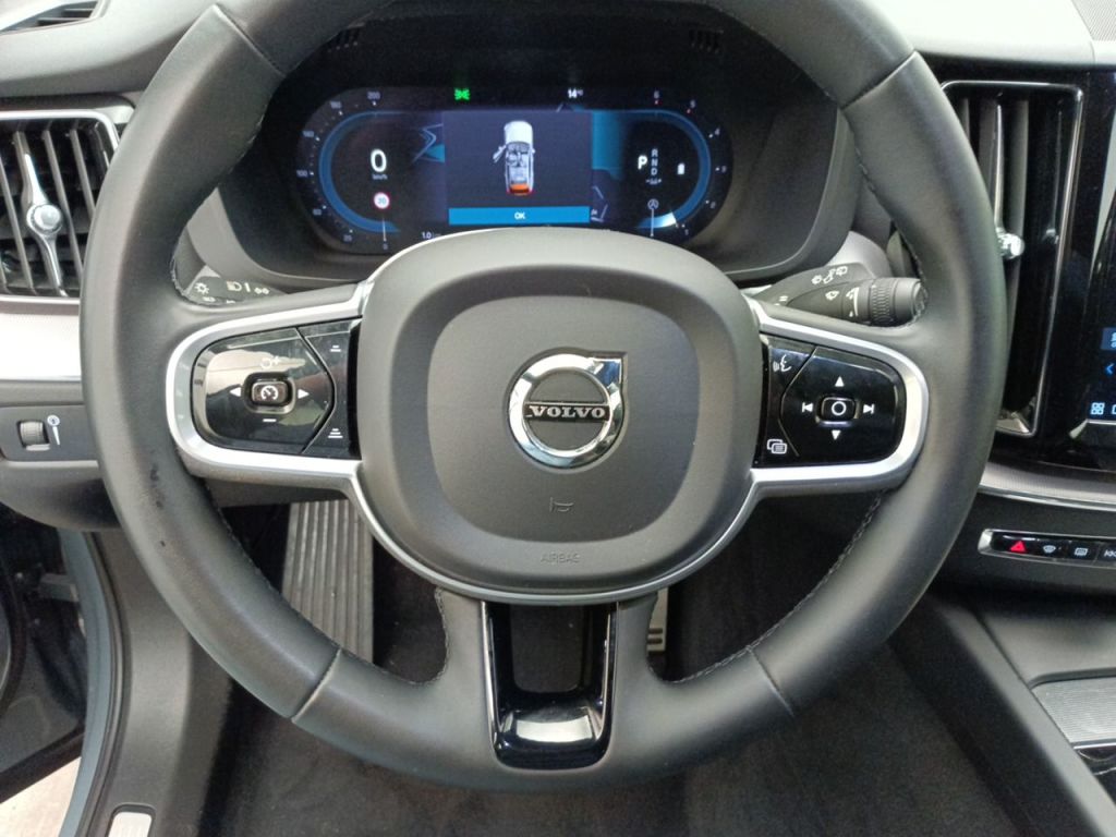 VOLVO XC60 DIESEL - 2021 2.0 B4 197 MHEV R-Design 5d photo