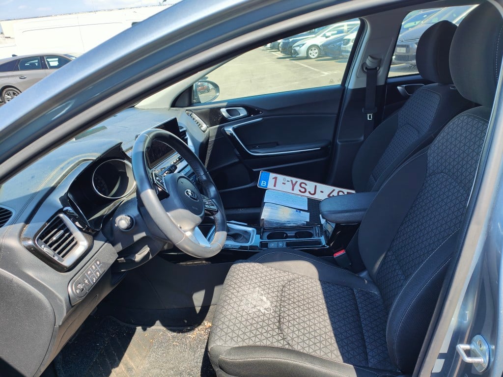 KIA cee'd Sportswagon Business Line 1.6 GDi PHEV DCT 5d !! Technical issues !!! photo