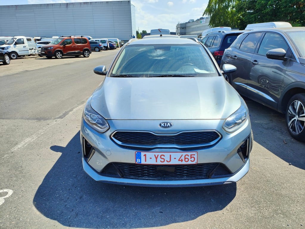 KIA cee'd Sportswagon Business Line 1.6 GDi PHEV DCT 5d !! Technical issues !!! photo