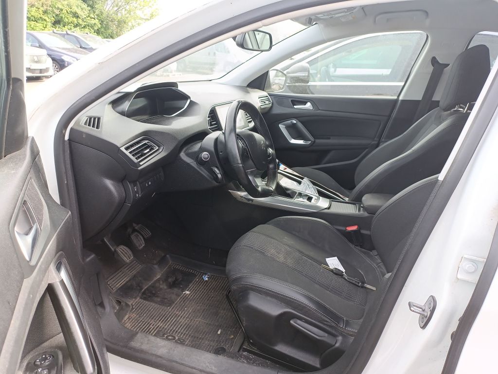 Peugeot 308 SW 1.5 BlueHDi 130 S&S Active 5d !! technical issues !!!! photo