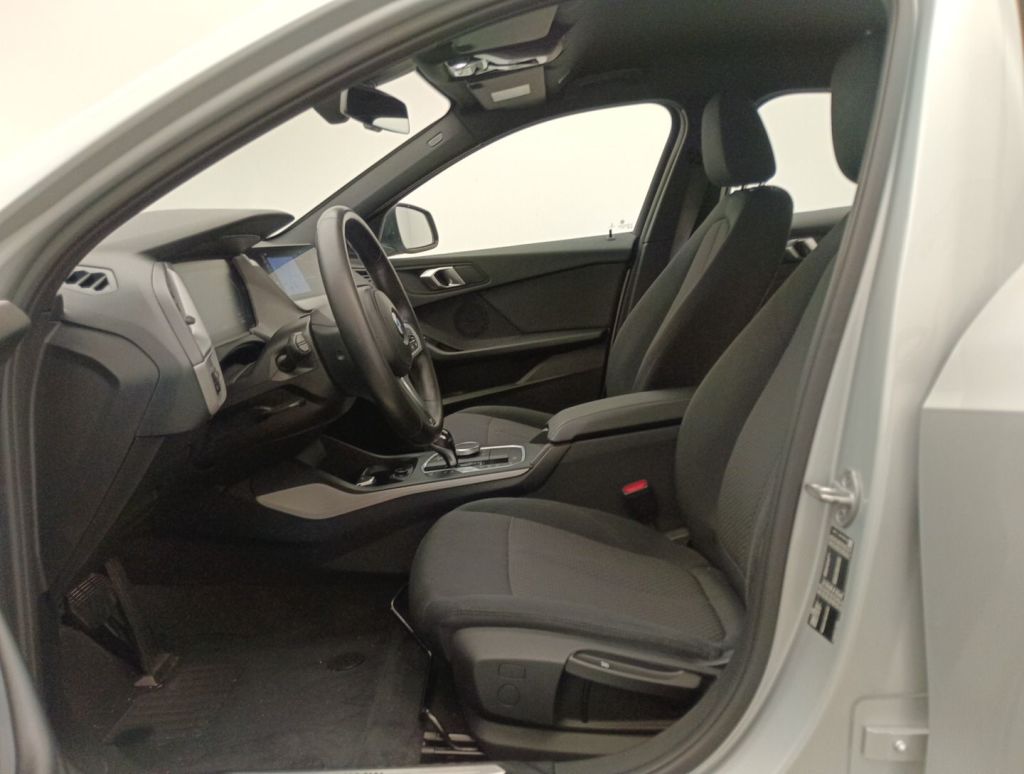 BMW 1 Reeks Hatch 118dA (110 kW) 5d photo