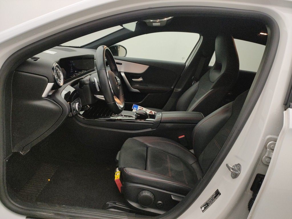 Mercedes-Benz A-Klasse A 250 e Business Solution 5d photo