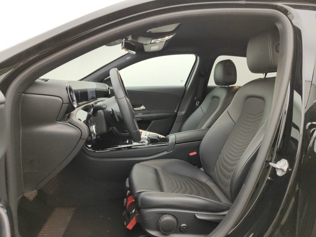 Mercedes-Benz A-Klasse A 180 d Business Solution 5d photo