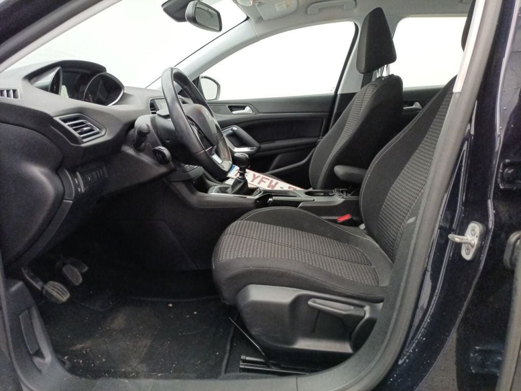 Peugeot 308 1.5 BlueHDi 130 DPF S&S Active 5d photo