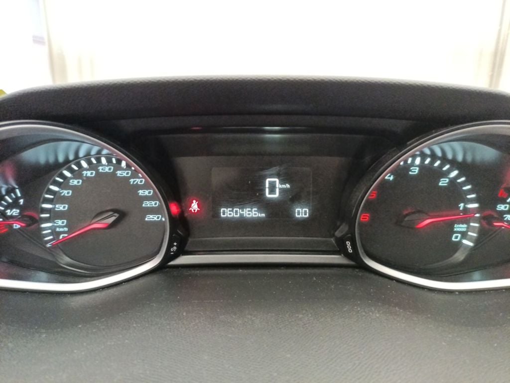 Peugeot 308 1.5 BlueHDi 130 DPF S&S Active 5d photo