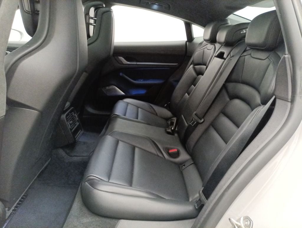 Porsche Taycan 79,2kWh 326 4d photo