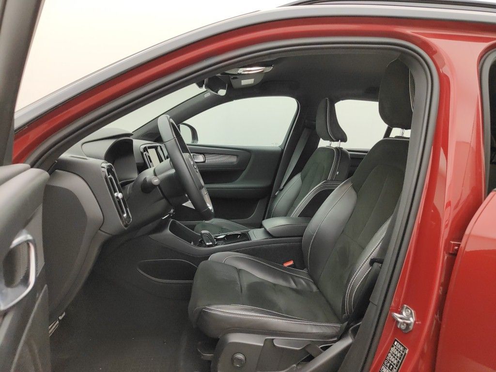 VOLVO XC40 78 kWh P8 408 Recharge AWD R-Design 5d photo