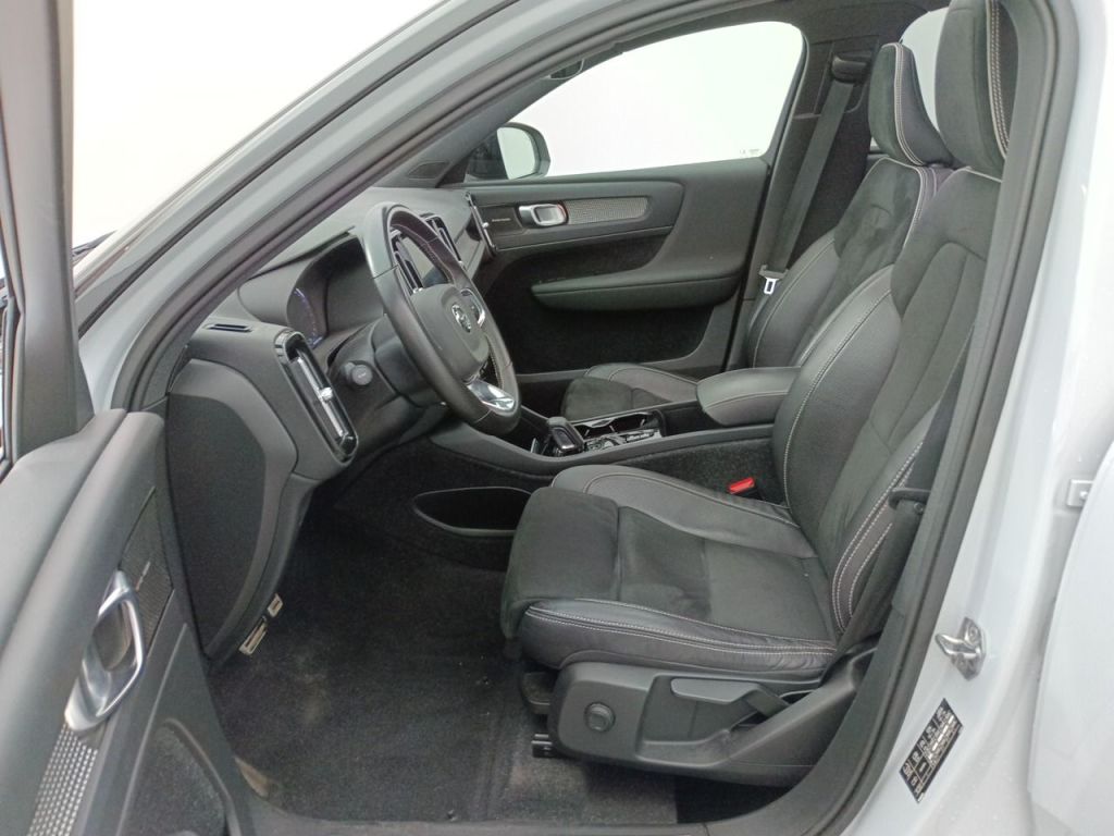 Volvo XC40 T3 Geartronic R-Design 5d photo