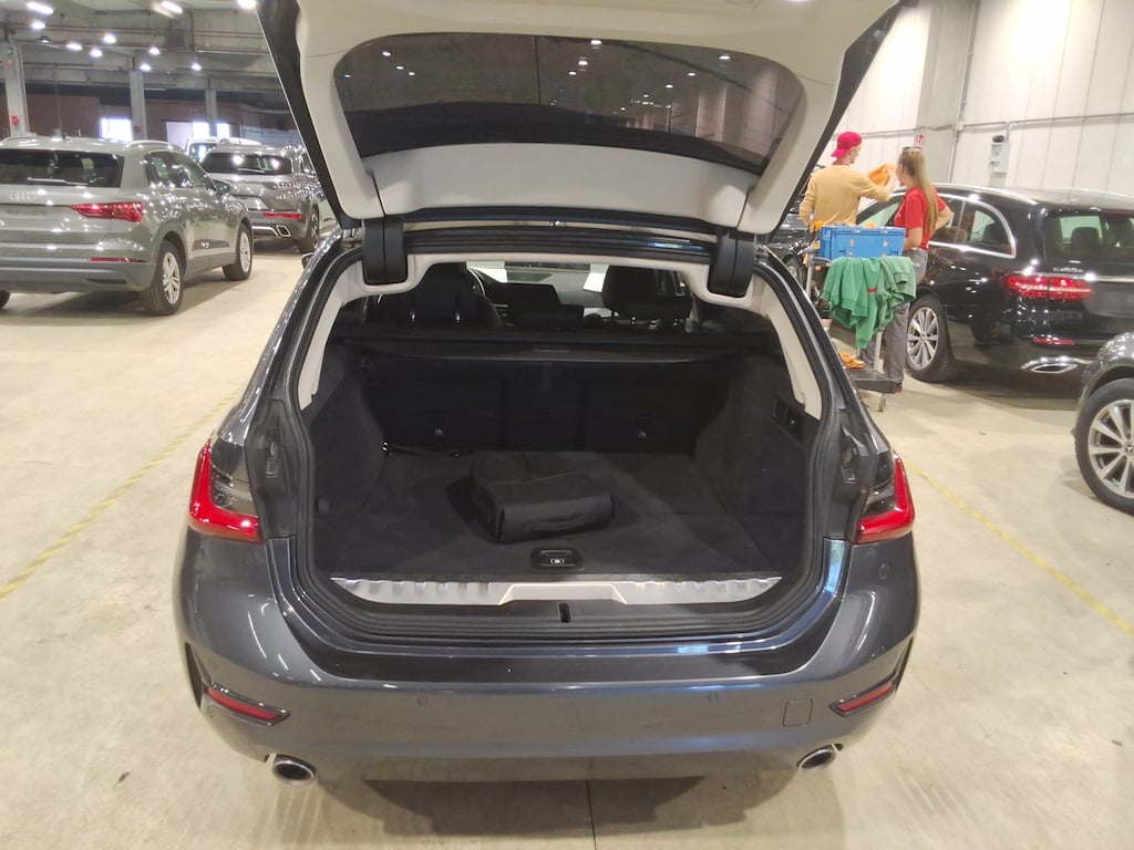 BMW 3 TOURING - 2019 330eA PHEV photo