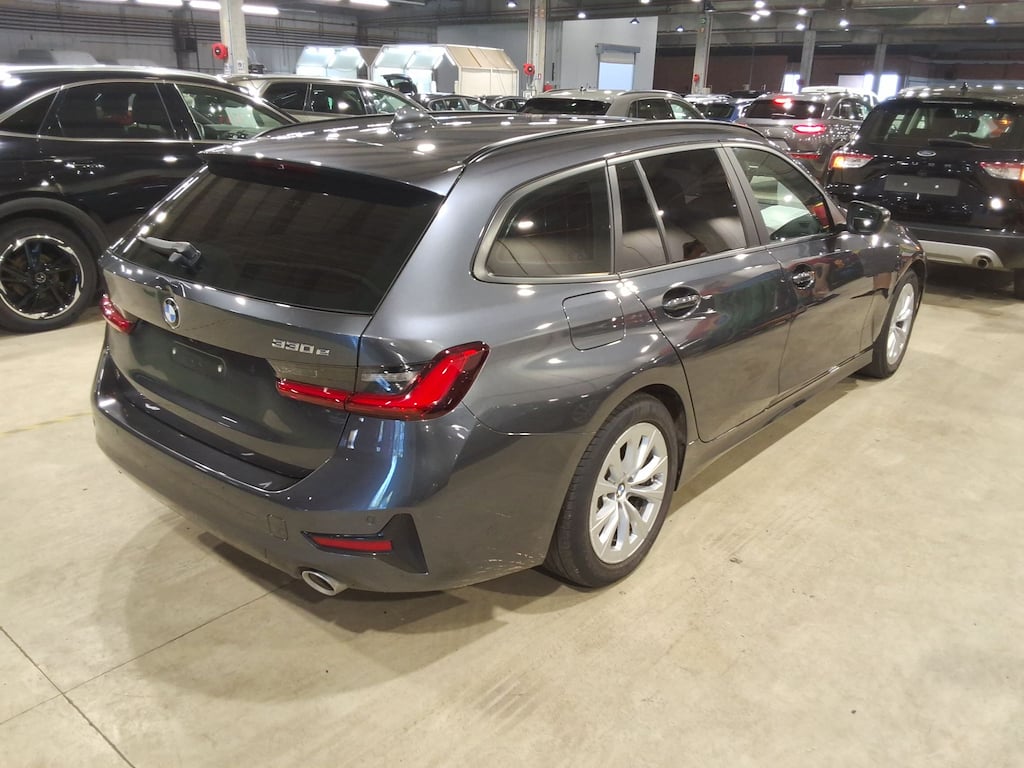 BMW 3 TOURING - 2019 330eA PHEV photo
