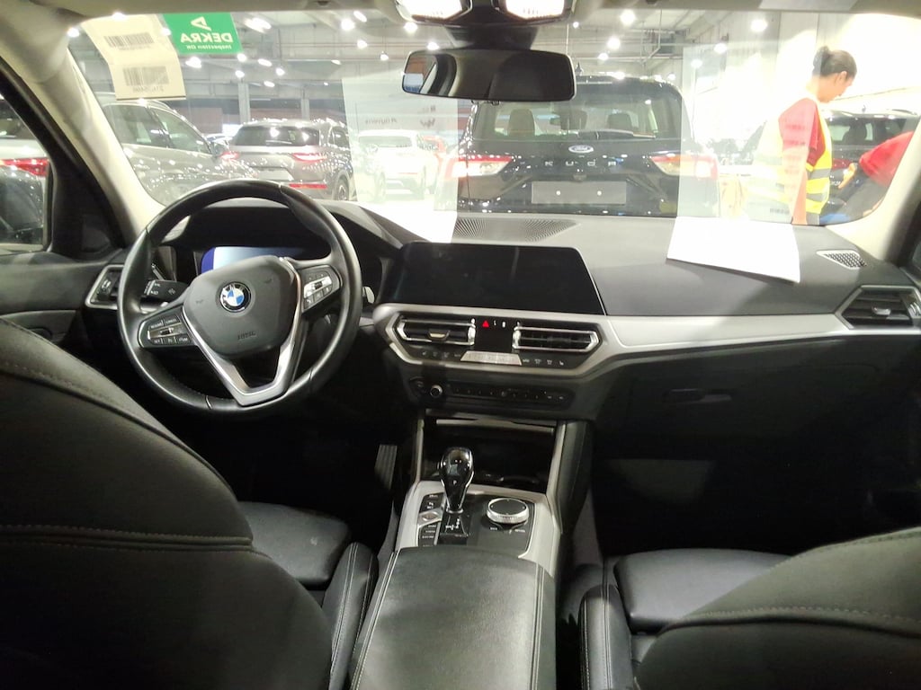 BMW 3 TOURING - 2019 330eA PHEV photo