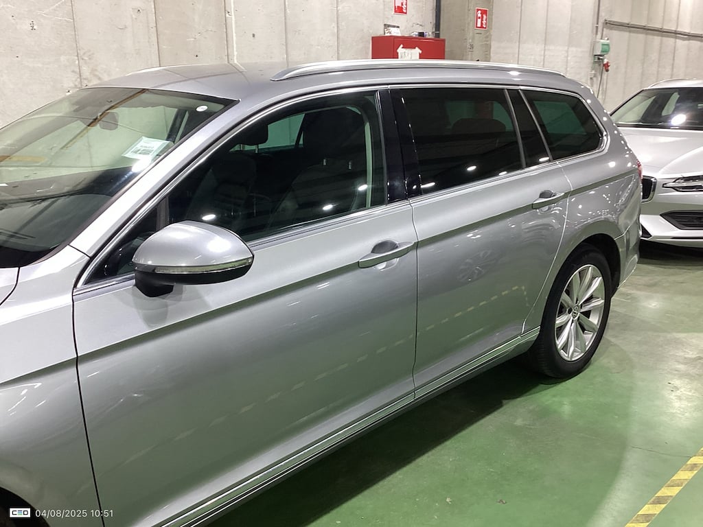 VOLKSWAGEN PASSAT VARIANT DIESEL - 2015 1.6 TDi Highline Business DSG (EU6.2) photo