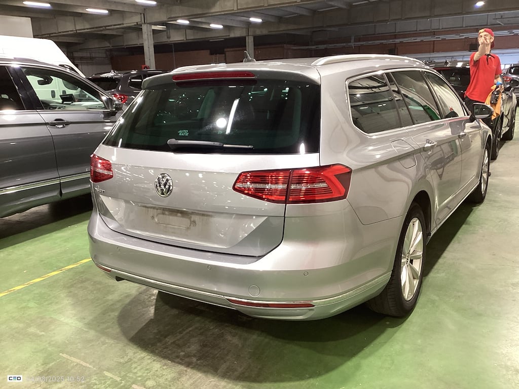 VOLKSWAGEN PASSAT VARIANT DIESEL - 2015 1.6 TDi Highline Business DSG (EU6.2) photo