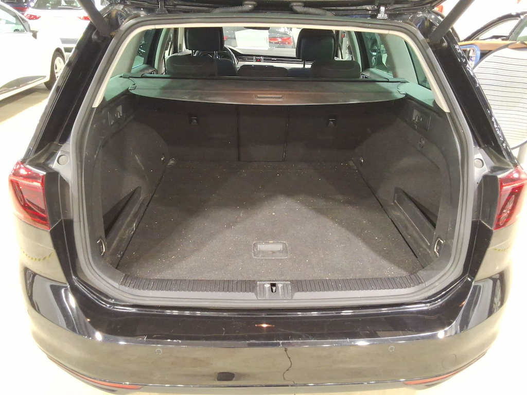 VOLKSWAGEN PASSAT VARIANT DIESEL - 2019 2.0 TDi SCR Style Business DSG photo