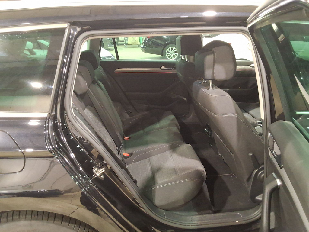 VOLKSWAGEN PASSAT VARIANT DIESEL - 2019 2.0 TDi SCR Style Business DSG photo