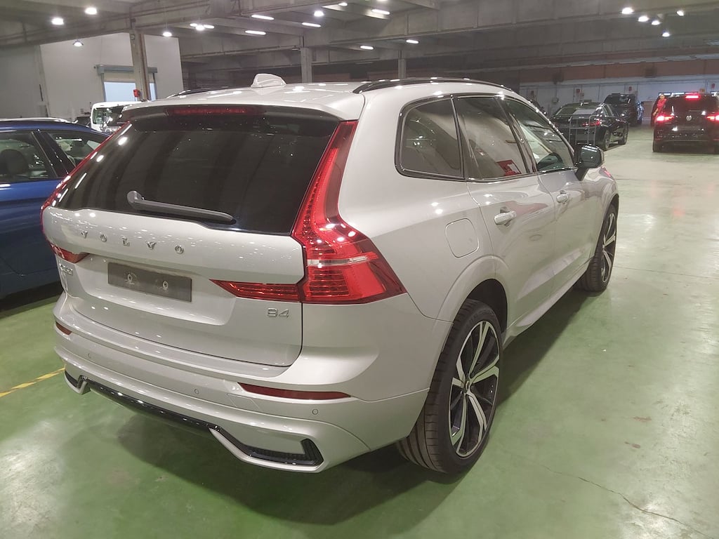 VOLVO XC60 2.0 B4 D MHEV R-DESIGN AUTO photo