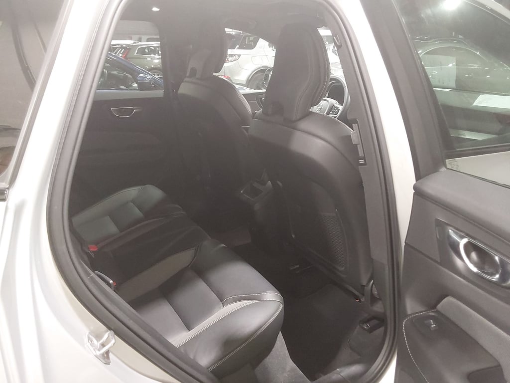 VOLVO XC60 2.0 B4 D MHEV R-DESIGN AUTO photo