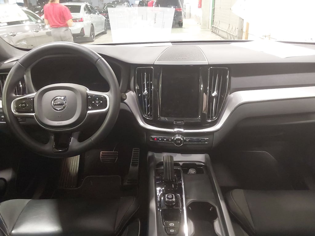 VOLVO XC60 2.0 B4 D MHEV R-DESIGN AUTO photo