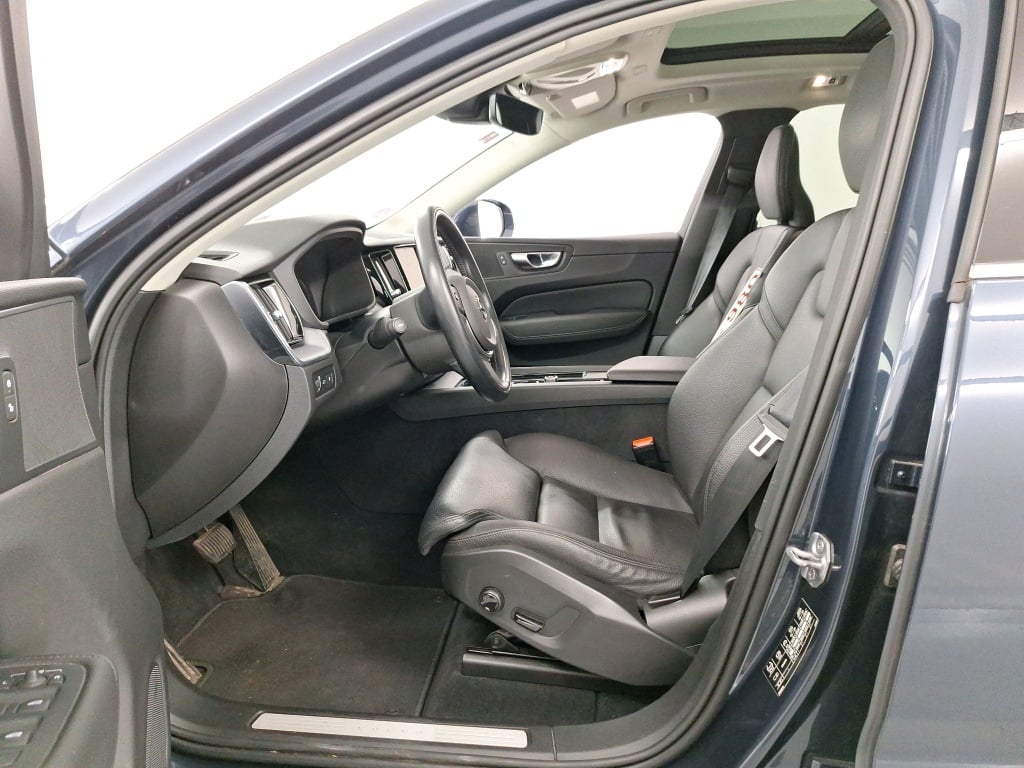 VOLVO XC60 - 2017 2.0 T8 TE AWD PHEV Momentum Pro photo