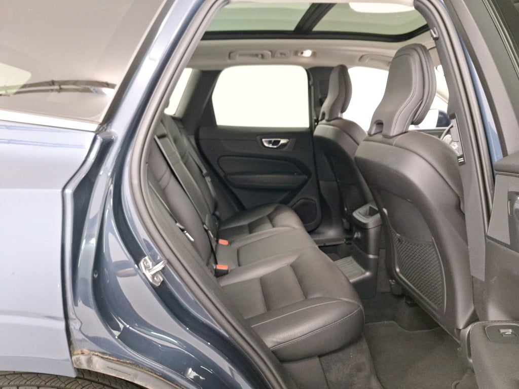 VOLVO XC60 - 2017 2.0 T8 TE AWD PHEV Momentum Pro photo