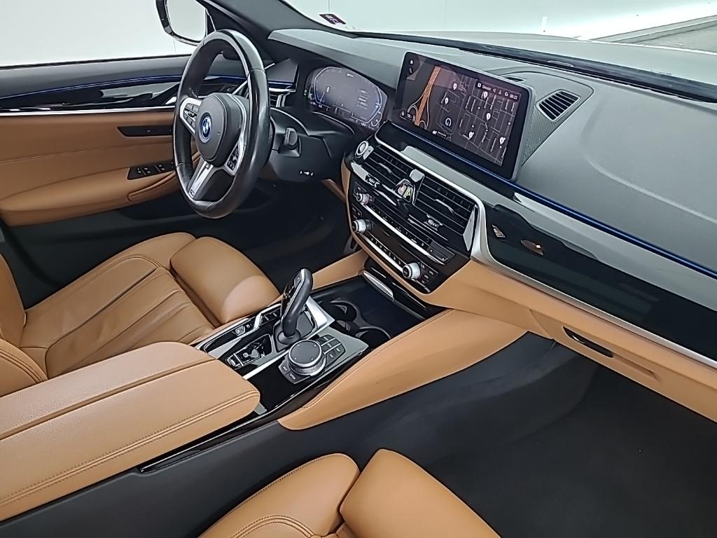 BMW 5-serie Touring 530e Business Edition Plus 5D 215kW photo