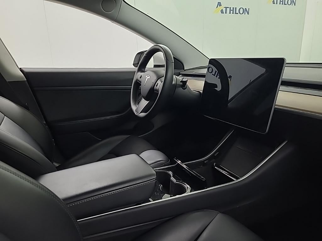 Tesla Model 3 Standard Range Pl. RWD 4D 225kW Athlon Edition photo