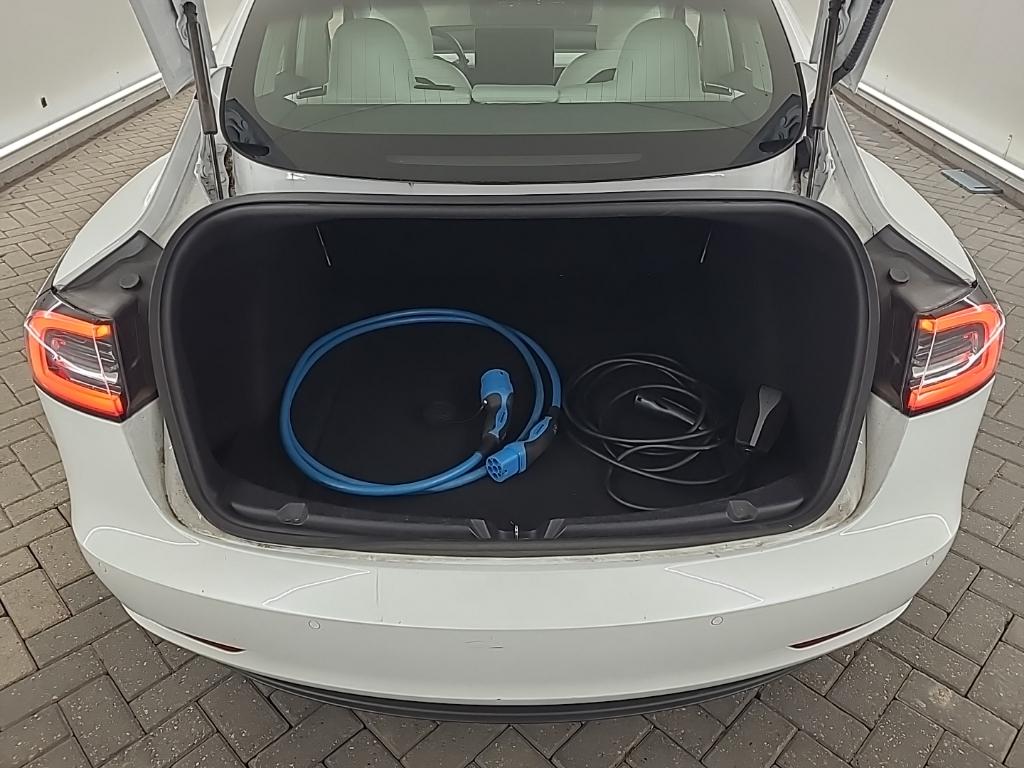 Tesla Model 3 Long Range Dual Motor AWD 4D 350kW photo
