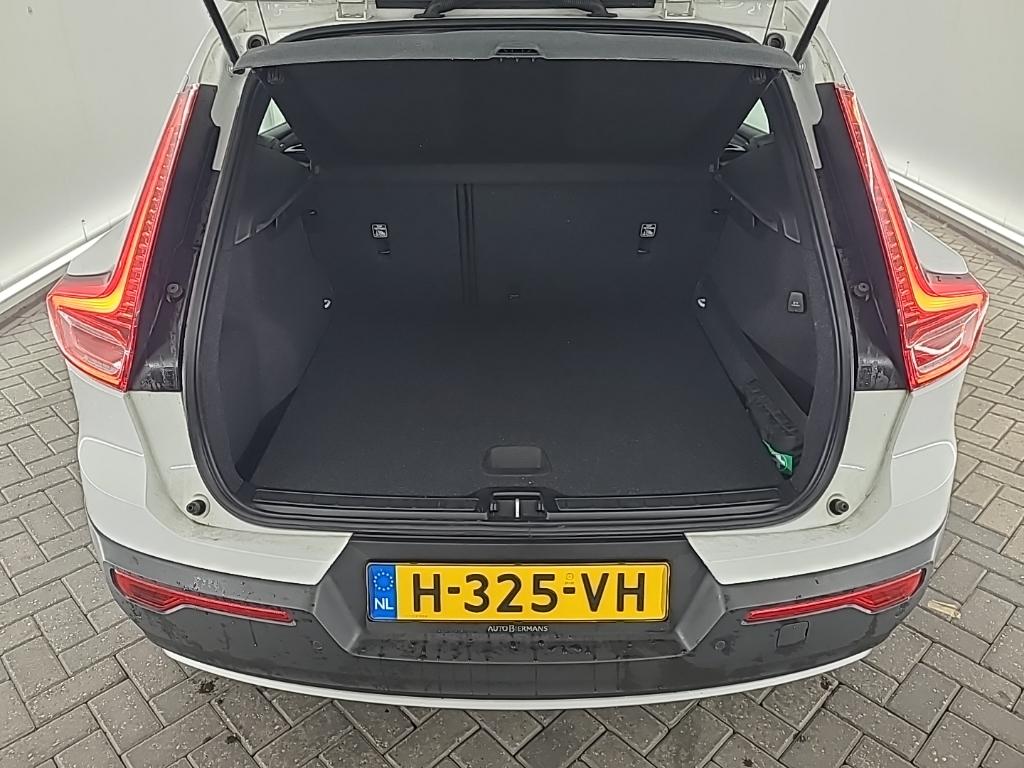 VOLVO XC40 T3 Momentum 5D 120kW photo
