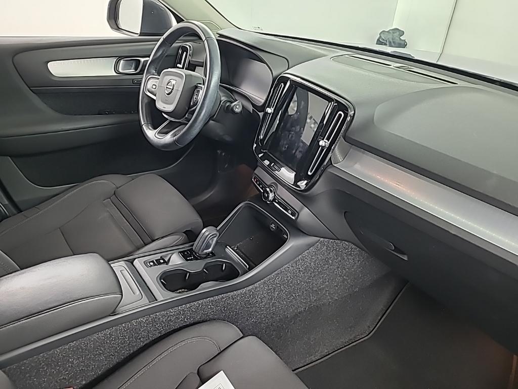 VOLVO XC40 T2 automaat Momentum Pro 5D 95kW photo