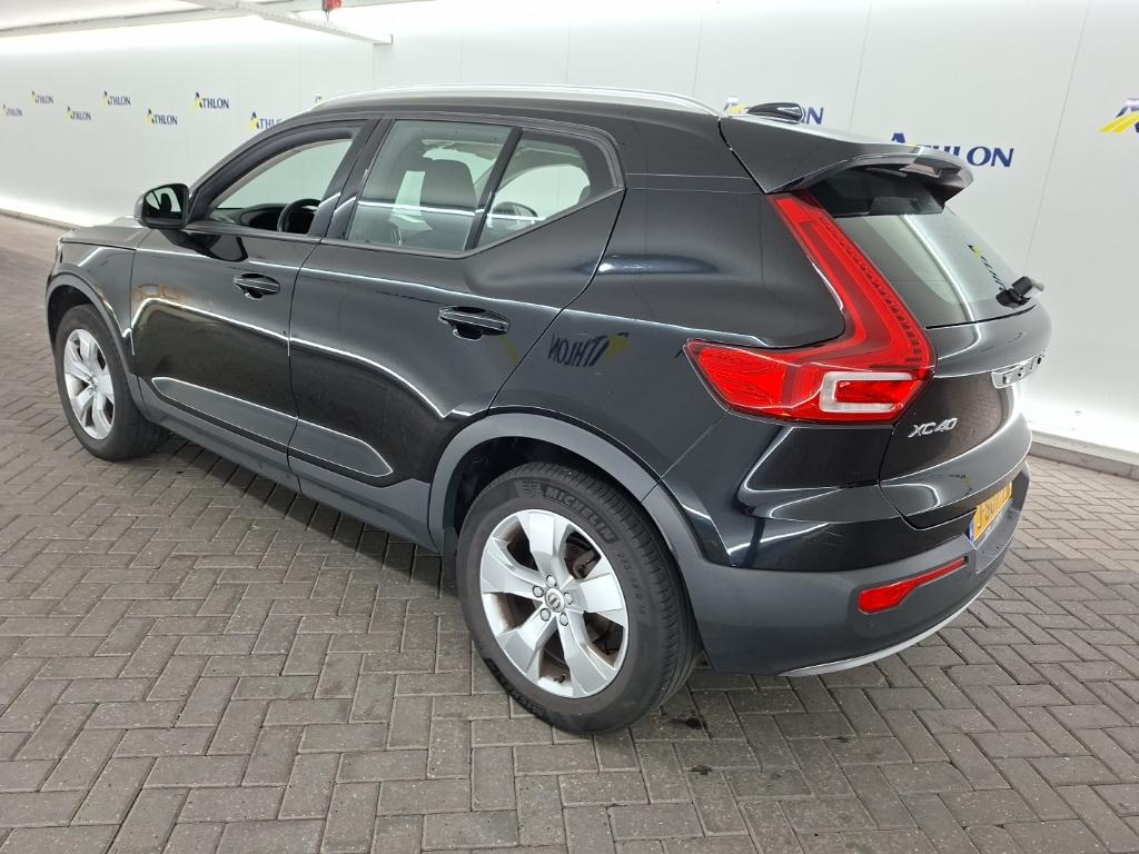 VOLVO XC40 T2 Momentum Pro 5D 95kW photo