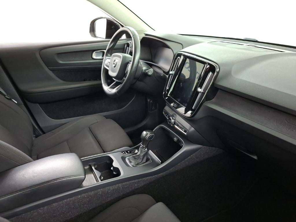 VOLVO XC40 T2 Momentum Pro 5D 95kW photo