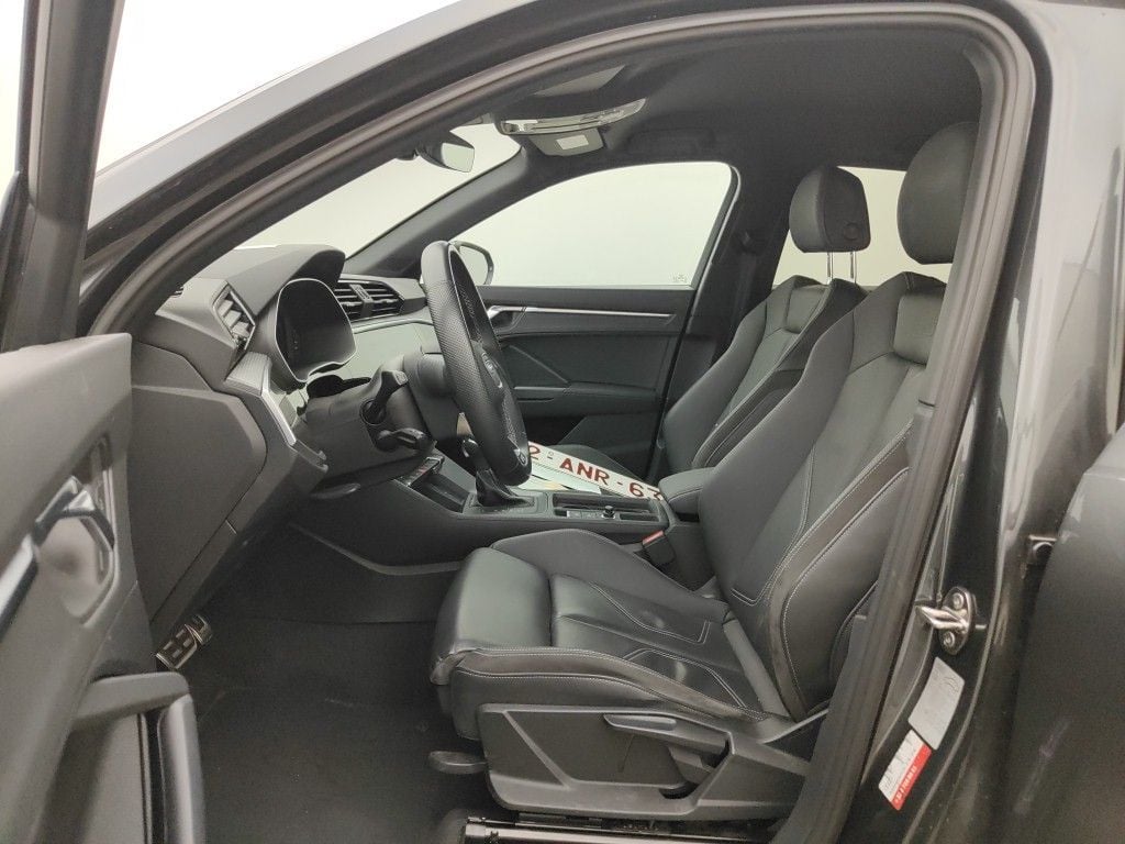 Audi Q3 45 TFSI e S tronic S Line 5d photo