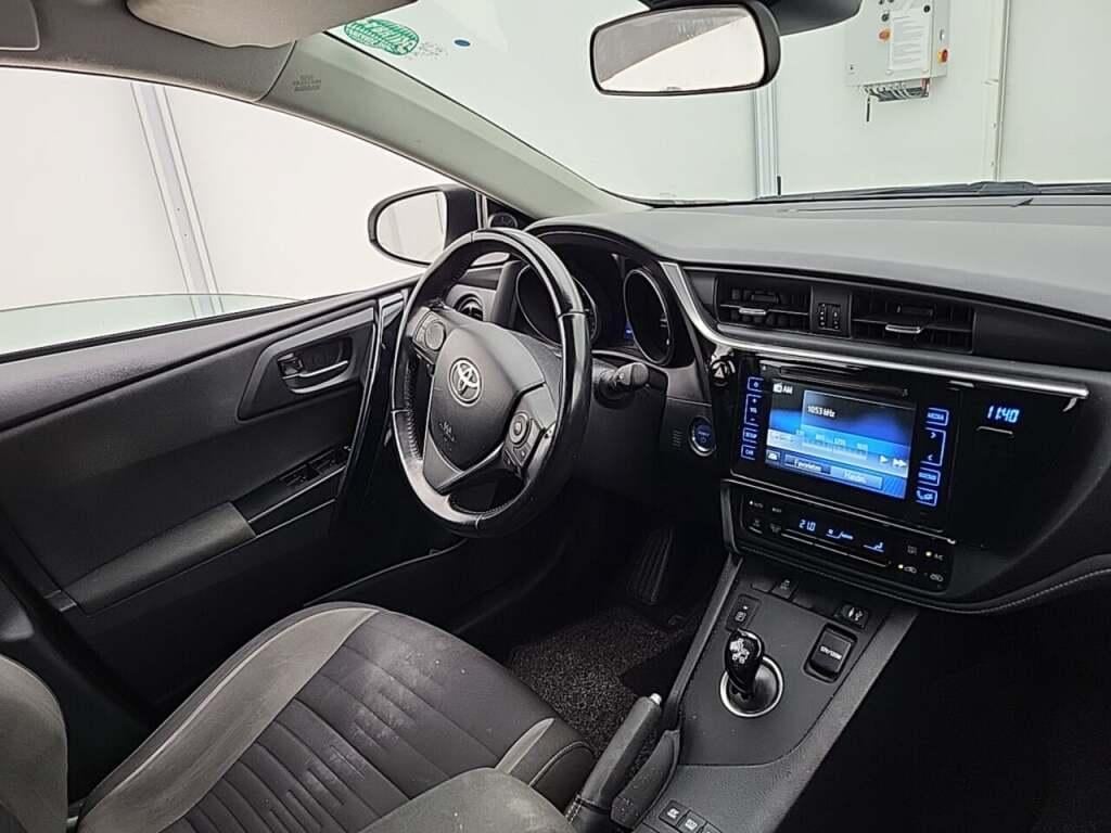 TOYOTA Auris Touring Sports 1.8 Hybrid Aspiration Go CVT photo