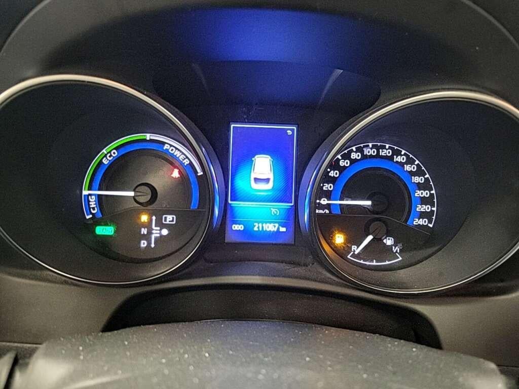 TOYOTA Auris Touring Sports 1.8 Hybrid Aspiration Go CVT photo