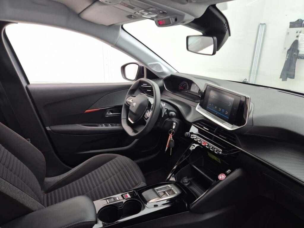 PEUGEOT 208 1.2 PureTech Allure EAT8 photo